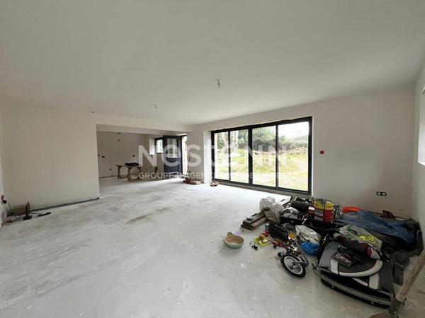 Longère de 172 m², 5 chambres sur environ 8600 m² de terrain en campagne d'Elven.