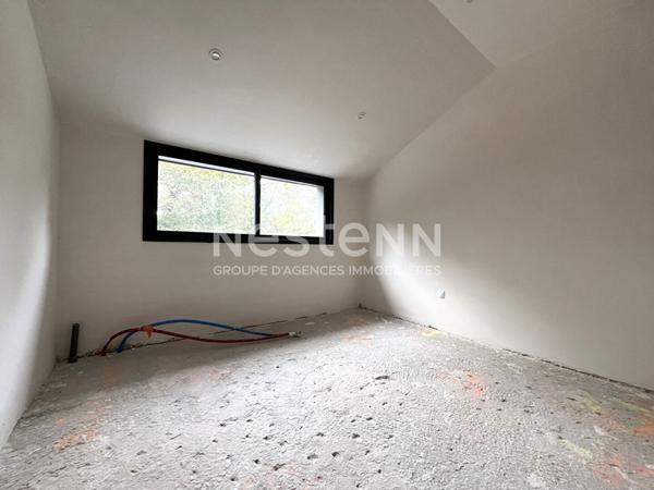 Longère de 172 m², 5 chambres sur environ 8600 m² de terrain en campagne d'Elven.