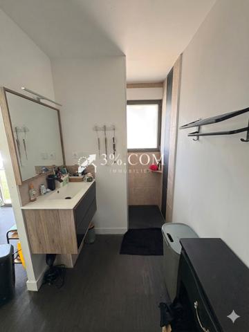 Maison
                                                                                                                                                                                                                                                                                                                        6 pièce(s)                                                                                                                                                                                                          4 chambre(s)                                                                                                                                                                                                          180  m²