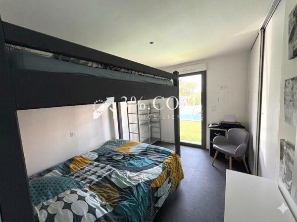 Maison
                                                                                                                                                                                                                                                                                                                        6 pièce(s)                                                                                                                                                                                                          4 chambre(s)                                                                                                                                                                                                          180  m²