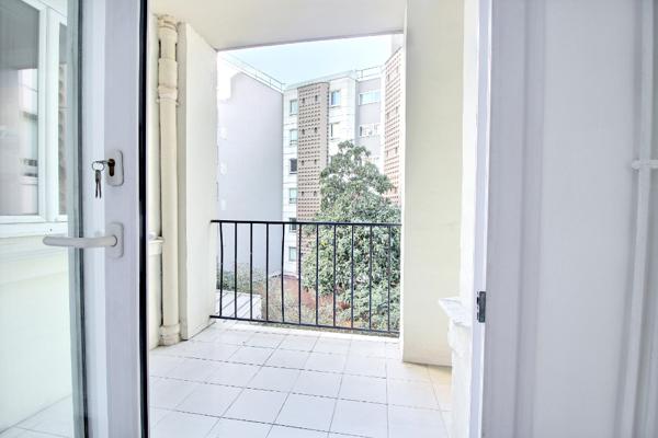 PARIS : appartement T2 non meublé (45 m²) à louer