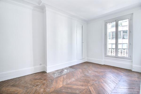 PARIS : appartement T2 non meublé (45 m²) à louer