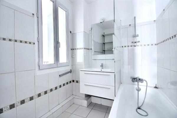 PARIS : appartement T2 non meublé (45 m²) à louer