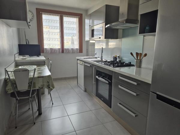 Appartement à vendre 3 pièces MARSEILLE 10EME ARRONDISSEMENT (13). 196 000 €