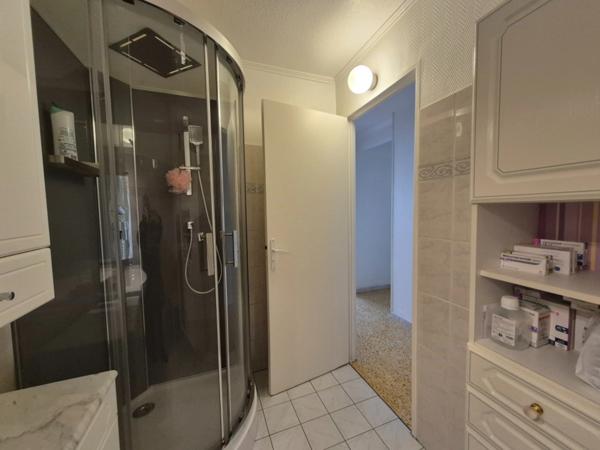Appartement à vendre 3 pièces MARSEILLE 10EME ARRONDISSEMENT (13). 196 000 €