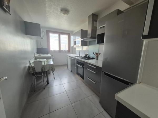 Appartement à vendre 3 pièces MARSEILLE 10EME ARRONDISSEMENT (13). 196 000 €