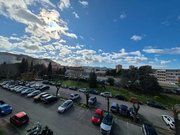 Appartement à vendre 3 pièces MARSEILLE 10EME ARRONDISSEMENT (13). 196 000 €