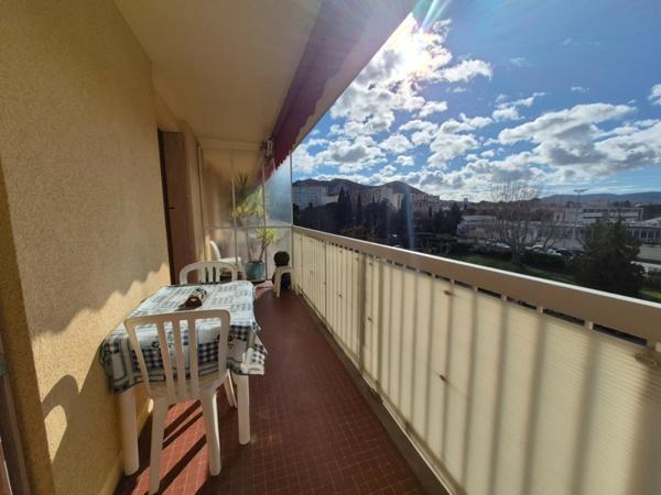 Appartement à vendre 3 pièces MARSEILLE 10EME ARRONDISSEMENT (13). 196 000 €