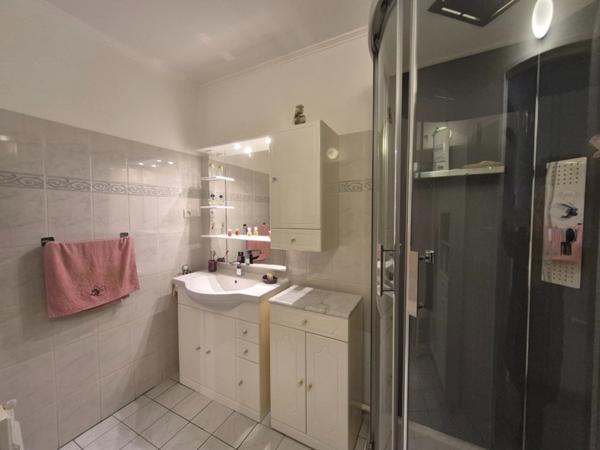 Appartement à vendre 3 pièces MARSEILLE 10EME ARRONDISSEMENT (13). 196 000 €