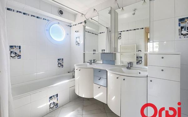 Appartement à vendre    3 pièces • 88,90 m2 Marseille 12