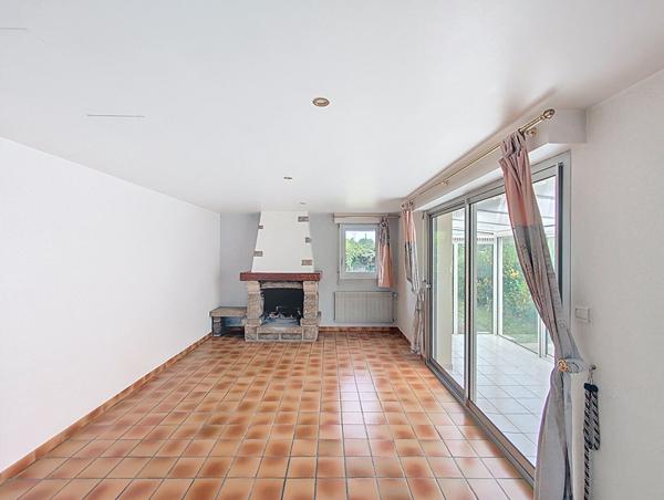 Maison à vendre à Yffiniac - Maison familiale en plein bourg de Yffiniac, profitant de trois chambres et un jardin agréable !