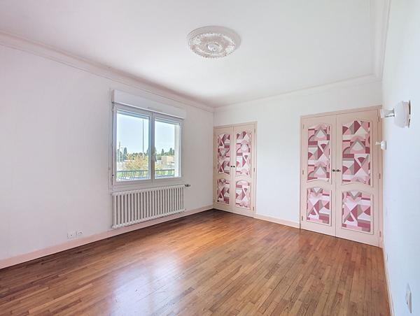 Maison à vendre à Yffiniac - Maison familiale en plein bourg de Yffiniac, profitant de trois chambres et un jardin agréable !