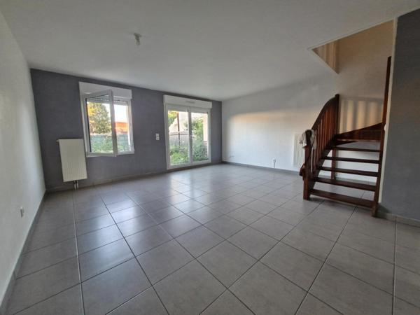 Proche des autoroutes, gare maison 2017, trois chambres, jardin, dpe a/a, parking