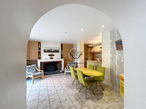 Cavaillon (84300) Cavaillon Centre Ville belle maison de 180 m2 avec garage et terrain 338 m2