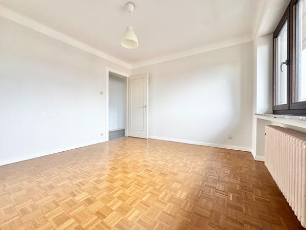 Lumineux et spacieux T5 de 130 m2 avec son balcon et son garage privé