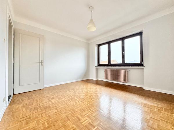 Lumineux et spacieux T5 de 130 m2 avec son balcon et son garage privé