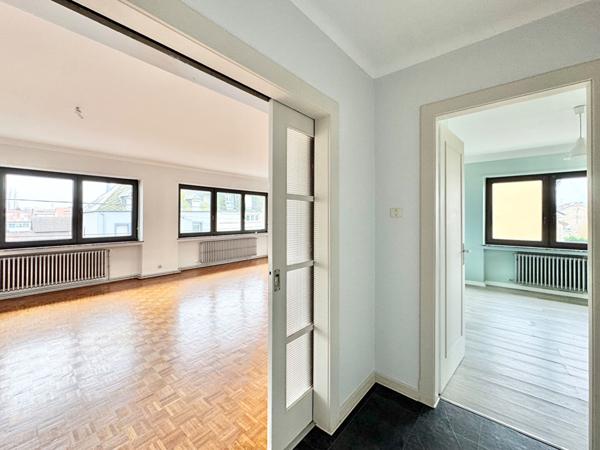 Lumineux et spacieux T5 de 130 m2 avec son balcon et son garage privé