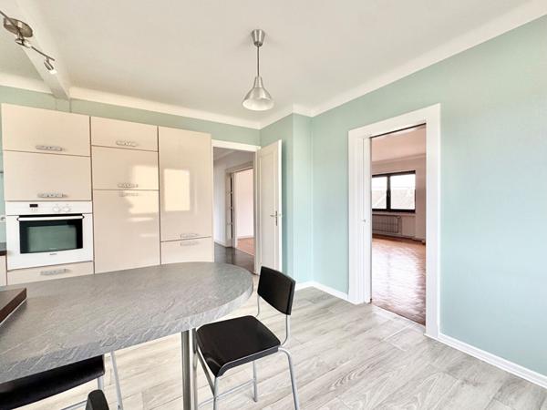 Lumineux et spacieux T5 de 130 m2 avec son balcon et son garage privé