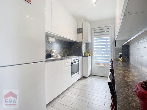 A vendre Type 4 Marseille 13014 Le Canet Dernier étage  Terrasse avec vue mer  Cave