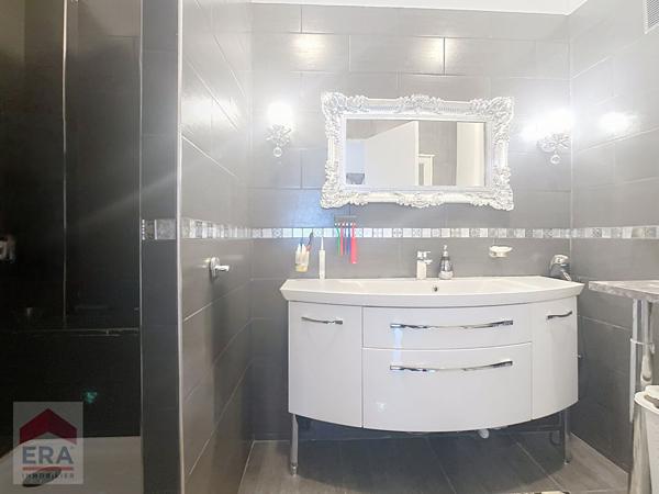 A vendre Type 4 Marseille 13014 Le Canet Dernier étage  Terrasse avec vue mer  Cave