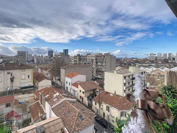 A vendre Type 4 Marseille 13014 Le Canet Dernier étage  Terrasse avec vue mer  Cave