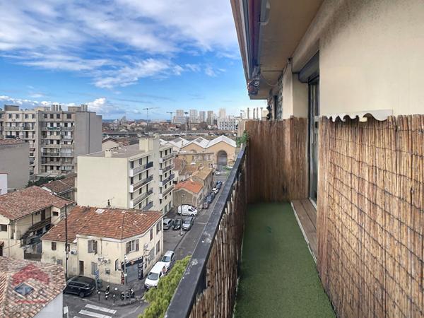 A vendre Type 4 Marseille 13014 Le Canet Dernier étage  Terrasse avec vue mer  Cave