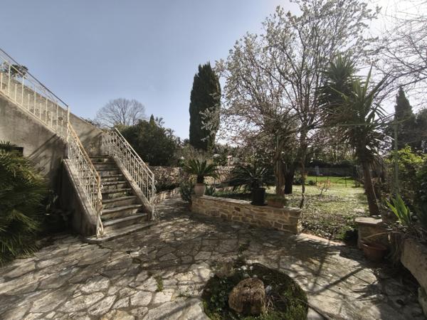 Gigean (34770) Maison Vigneronne R+2 de 230m2 avec garage de 120m2 et jardin de 400m2