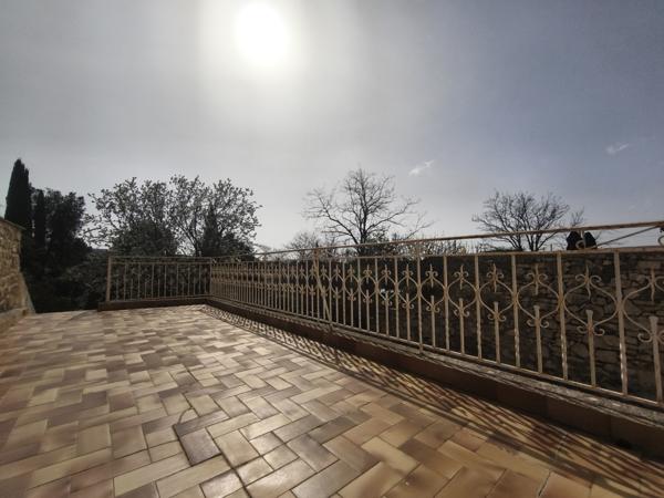 Gigean (34770) Maison Vigneronne R+2 de 230m2 avec garage de 120m2 et jardin de 400m2