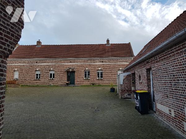 BULLY-LES-MINES - Corps de ferme entièrement rénové avec nombreuses dépendances !