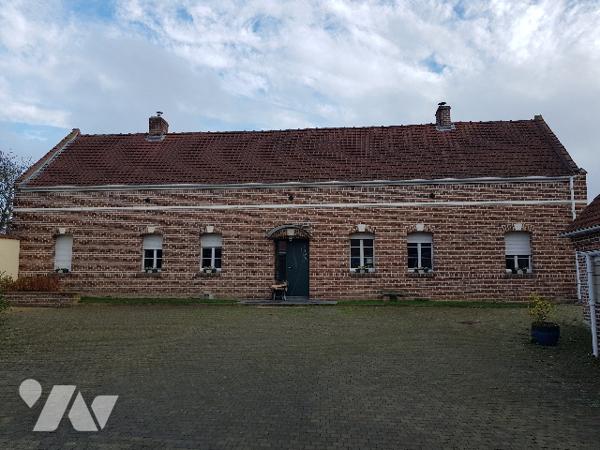 BULLY-LES-MINES - Corps de ferme entièrement rénové avec nombreuses dépendances !