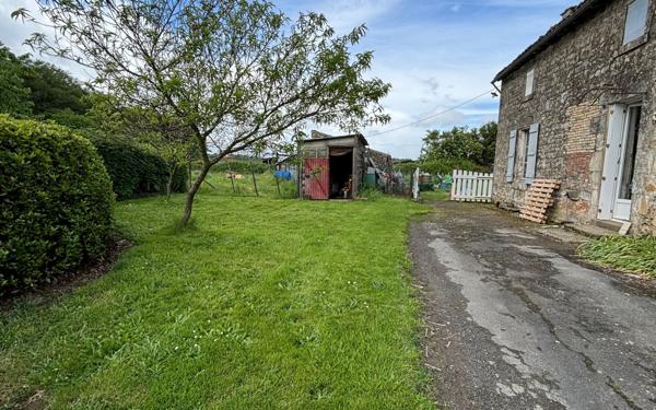 Maison à vendre    1 pièce •  Saint-Maixent-de-Beugné