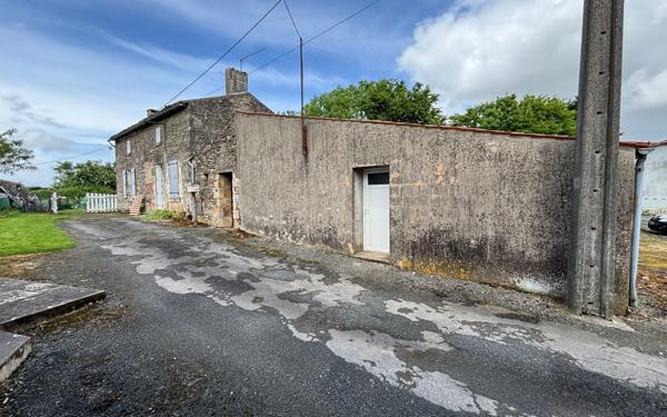 Maison à vendre    1 pièce •  Saint-Maixent-de-Beugné