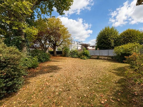 Maison Verneuil Sur Seine 5 pièce(s) 110 m2 499 000 € **  - Référence  1159