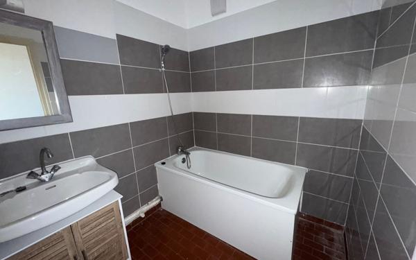 Appartement à louer    2 pièces • 56,16 m2 Saint-Étienne-de-Saint-Geoirs