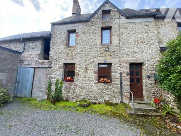 À seulement 500 mètres du centre du Bourg de Gouville, venez découvrir cette charmante maison e...
