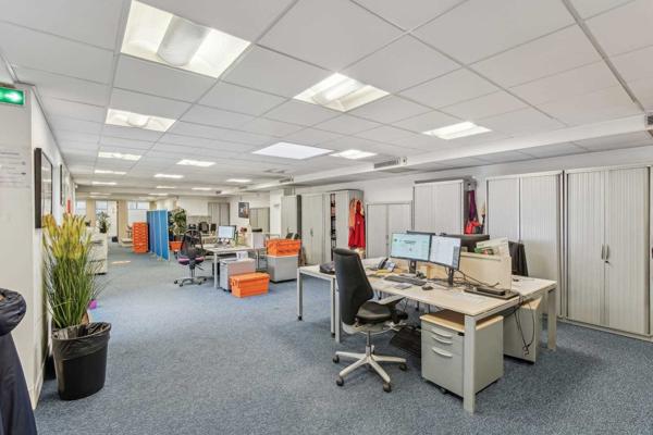 Bureaux à louer à Levallois-Perret avec terrasse privative et standing