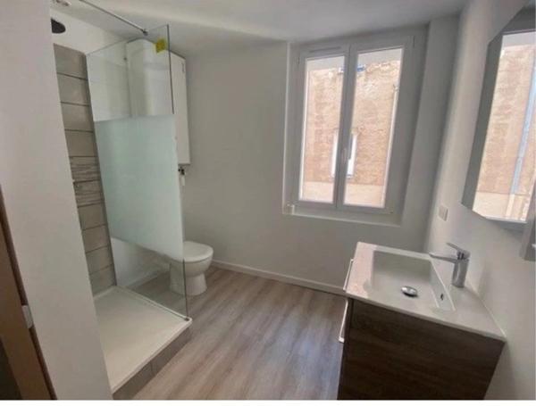 Immeuble à vendre CUERS (83) 4 appartements loués.