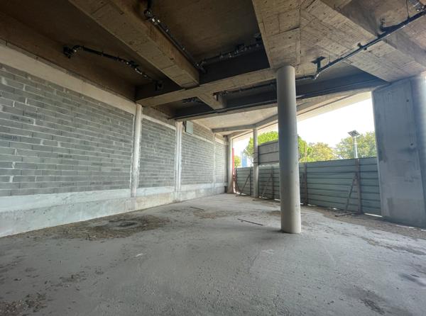 Marseille (13010) Local Commercial - 350m2 - Rabatau / Capelette