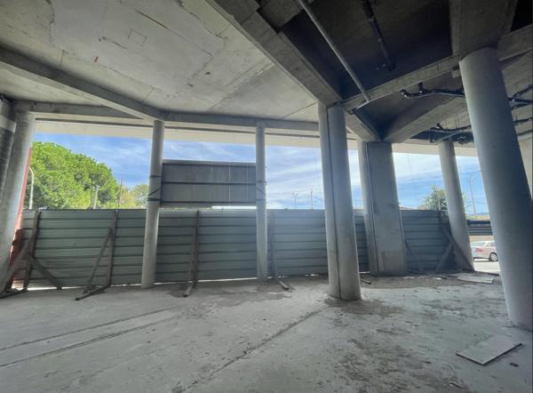 Marseille (13010) Local Commercial - 350m2 - Rabatau / Capelette