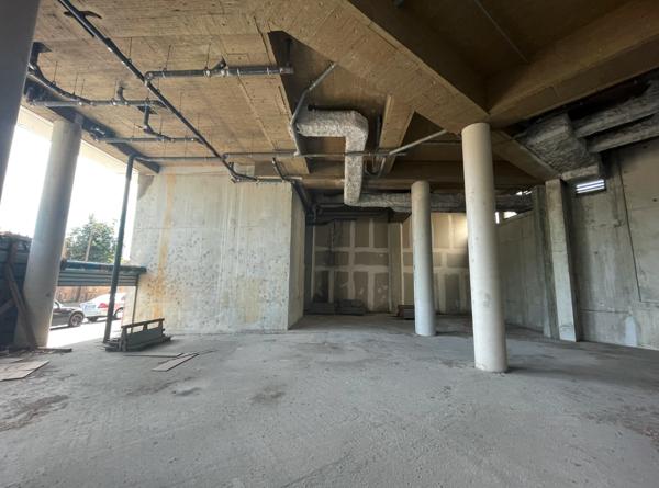 Marseille (13010) Local Commercial - 350m2 - Rabatau / Capelette