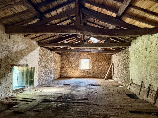 Grange d'environ 307 m2 et garage d'environ 70 m2