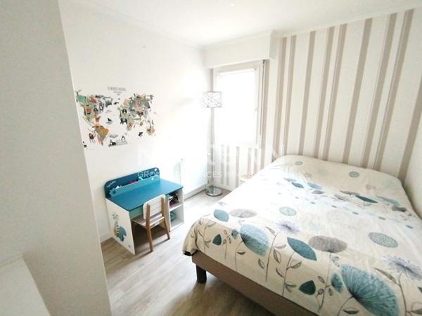 A VENDRE MONTIGNY LE BX LA SOURDERIE 5 PIECES 99M² EN ETAGE, SEJOUR 34M² 3 CHAMBRES PARKING S/SOL