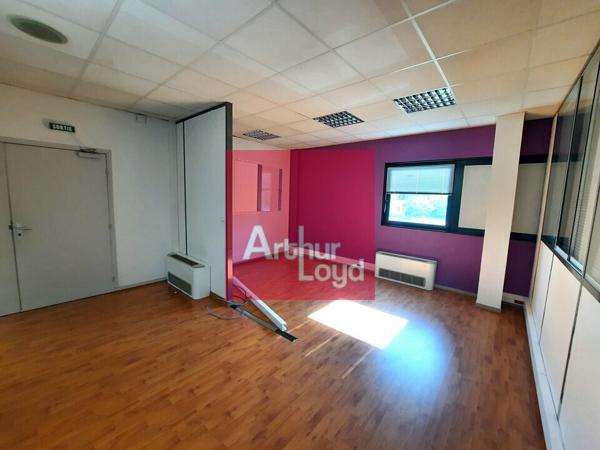 CLERMONT FERRAND A LOUER BUREAUX 220M² + PARKING
