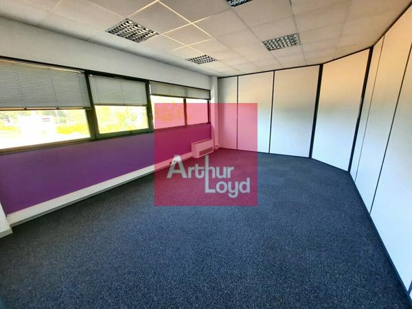 CLERMONT FERRAND A LOUER BUREAUX 220M² + PARKING