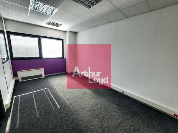 CLERMONT FERRAND A LOUER BUREAUX 220M² + PARKING