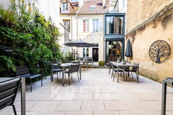 Hotel particulier du XVII ème siècle avec terrasses et jardin en hyper-centre