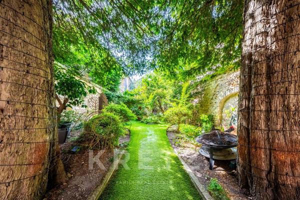 Hotel particulier du XVII ème siècle avec terrasses et jardin en hyper-centre