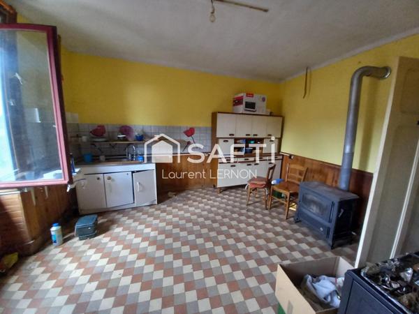 MAISON D'HABITATION A RENOVER ENTIEREMENT