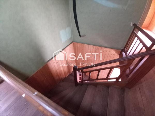 MAISON D'HABITATION A RENOVER ENTIEREMENT