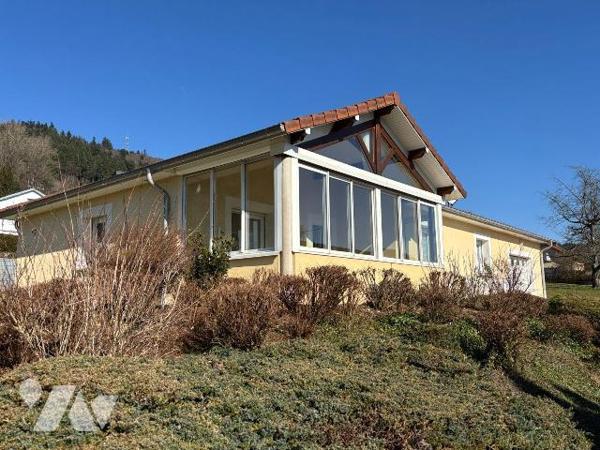 Maison / pavillon édifié en 2006 de plain-pied, comprenant cuisine, séjour, trois chambres, sal...